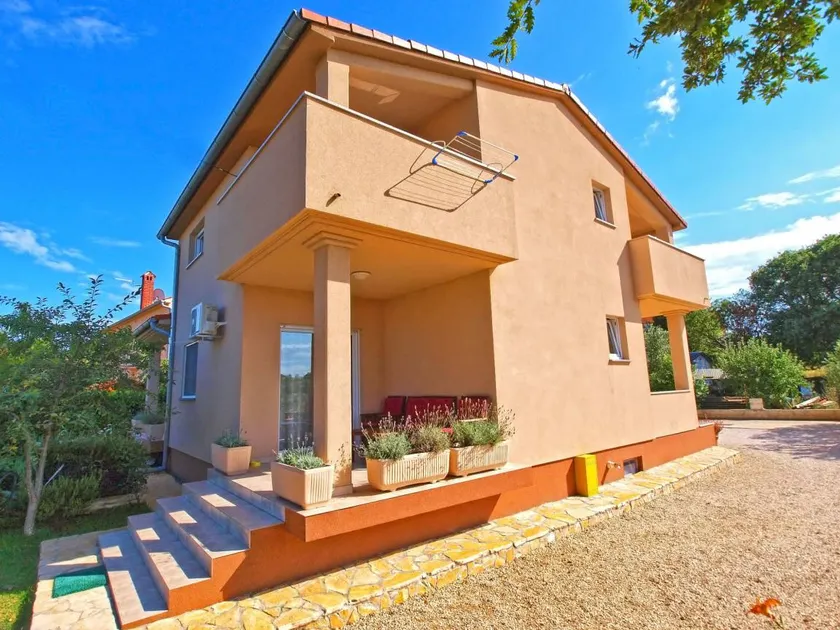 Holiday apartment with terrace - Image 1