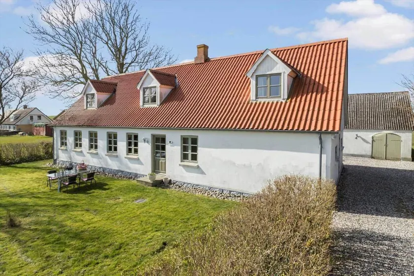 House with terrace & barbeque - Image 1
