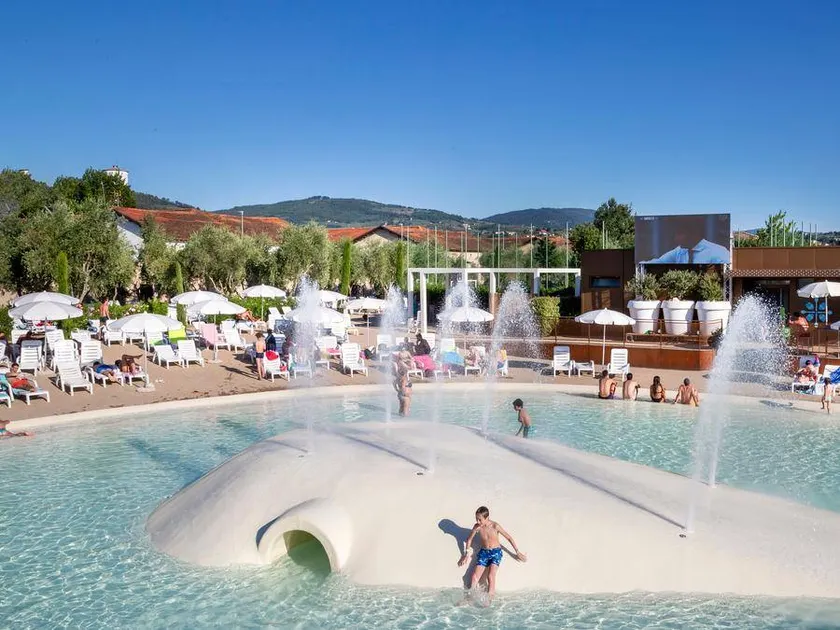 Tente avec piscine et terrasse - Image 1