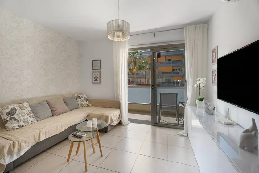 House | City view - Image 1
