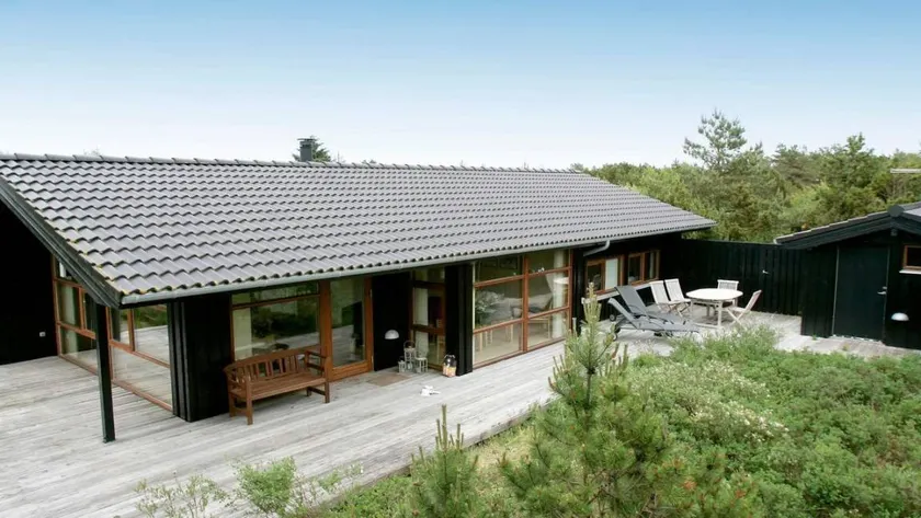 Holiday home with jacuzzi, terrace & sauna - Image 1