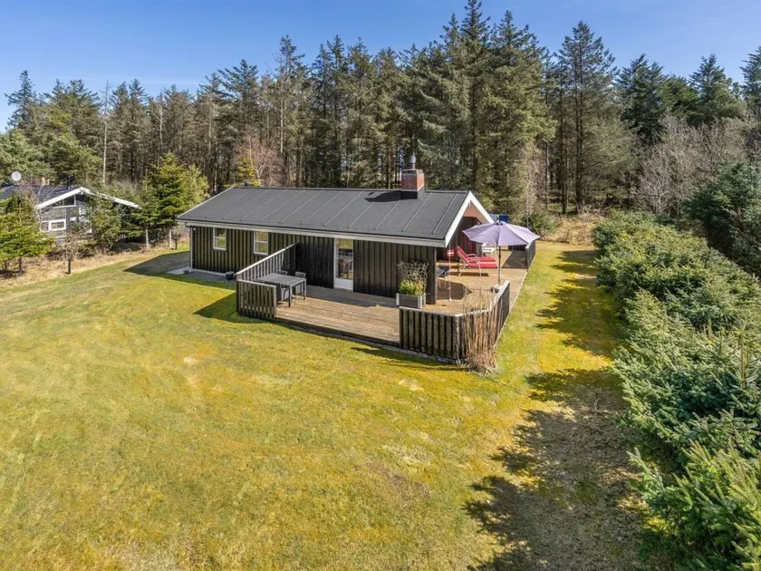 Child-friendly lovely holiday home with barbeque & terrace | Sea view | Dogs allowed - Image 1