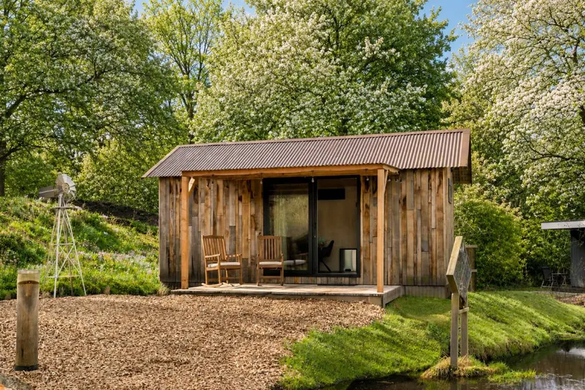 Escape together to this authentic American barn nestled among the trees. A cosy hideaway where tranquillity and romance come together. - Image 1