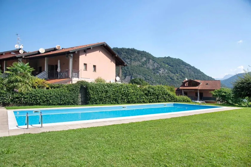 Apartment with hot tub, terrace & pool | Mountain view - Image 1