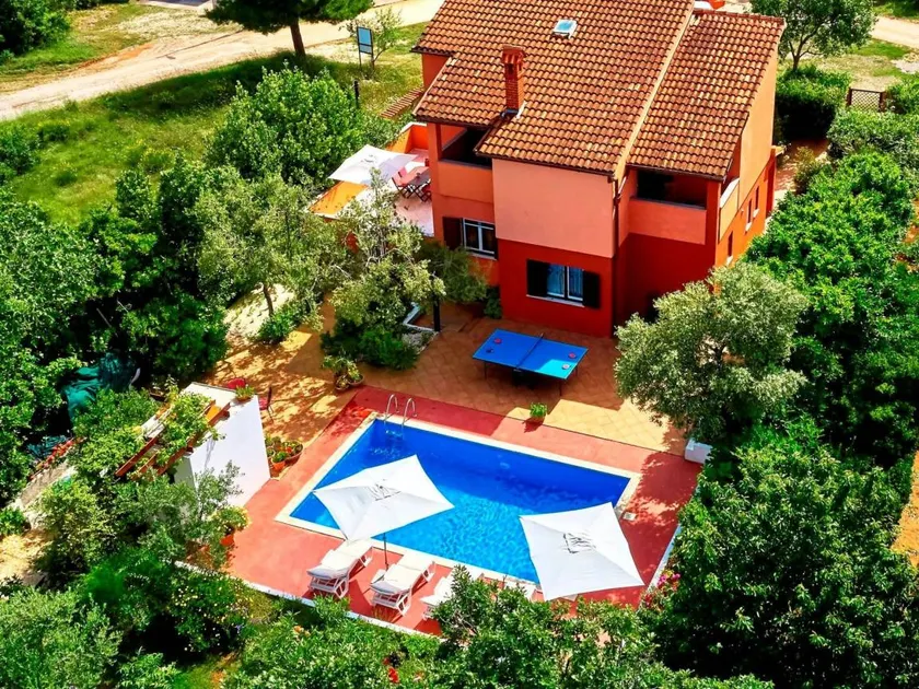 Holiday home with private pool, garden & terrace - Image 1