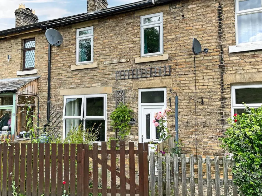 Child-friendly lovely cottage with garden | Dogs allowed - Image 1