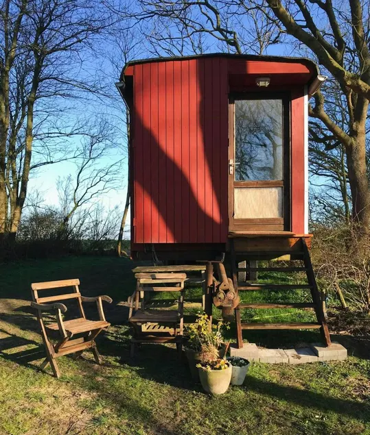 Holiday home with barbecue & terrace | Water view - Image 1