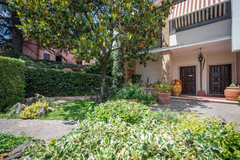 Letting with terrace - Image 1