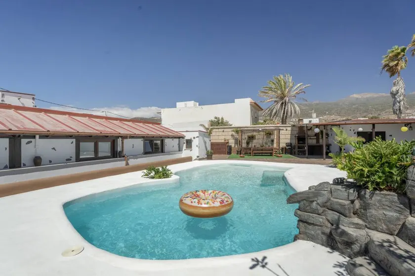 Holiday Home 'Abuelo Manuel' with Sea View, Wi-Fi and Air Conditioning - Image 1