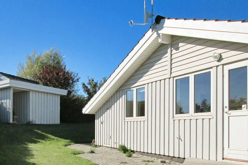 Holiday home with sauna, barbecue & terrace - Image 1