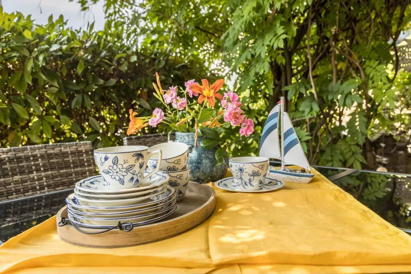 Apartment 'Haus Auryn' with Private Terrace, Shared Garden and Wi-Fi - Image 1