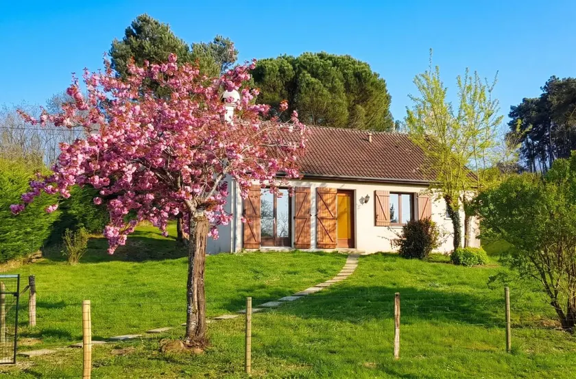 Agréable maison avec barbecue et jardin | Vue jardin - Image 1