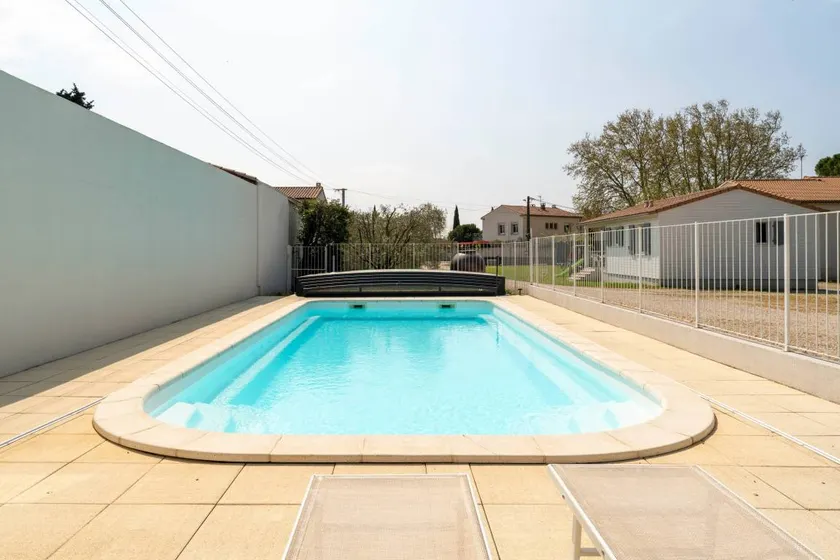 Family-friendly lovely house with pool, terrace & garden - Image 1
