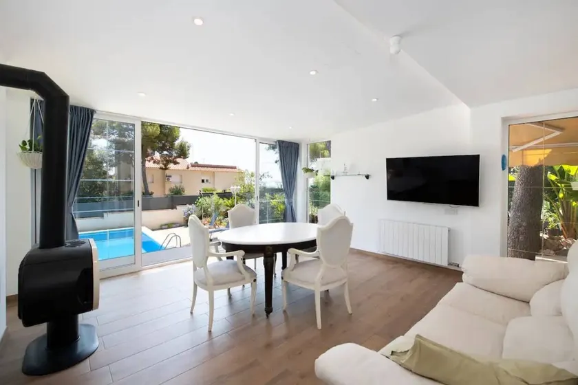 Child-friendly wonderful holiday home with BBQ, private pool & garden | Garden view | Pet-friendly - Image 1