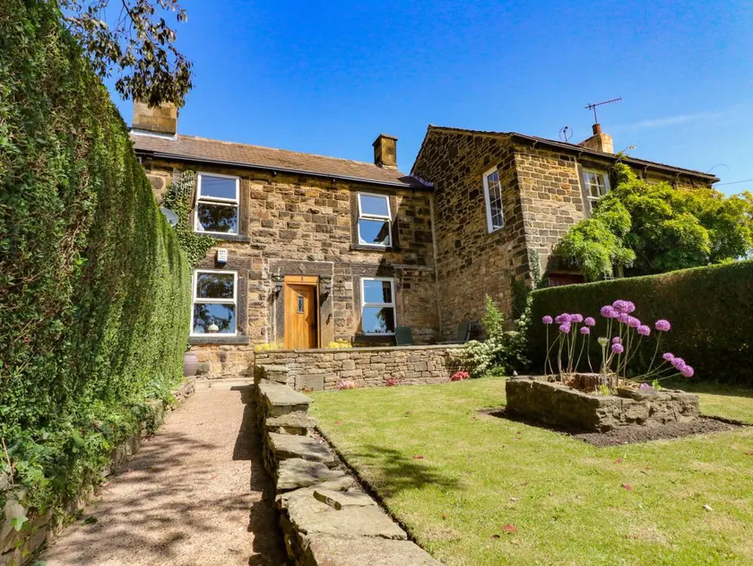 Cottage with garden & terrace - Image 1