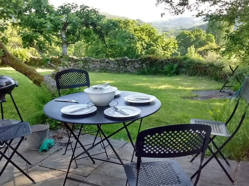 Cottage with garden, terrace & BBQ - Image 1