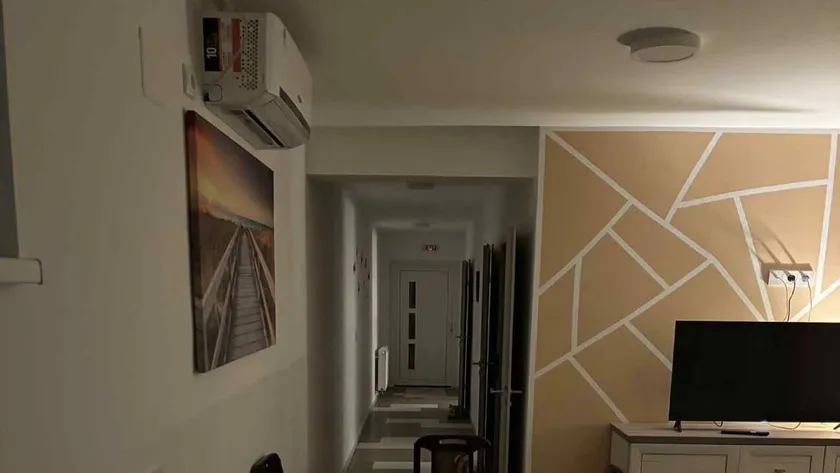 Flat with terrace & garden - Image 1