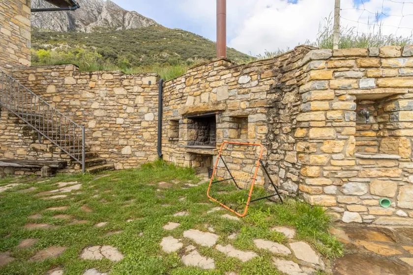 Charmant appartement adapté aux familles avec terrasse, barbecue et jardin | Vue jardin - Image 1