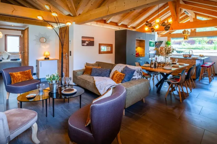 Stylish home for 6 near lake and mountains - OVO Network - Image 1