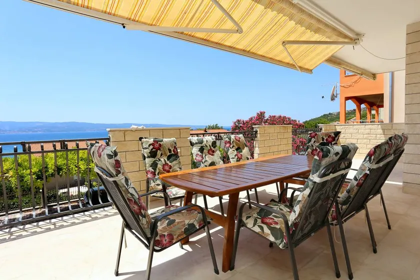Holiday apartment with garden & terrace | Sea view - Image 1