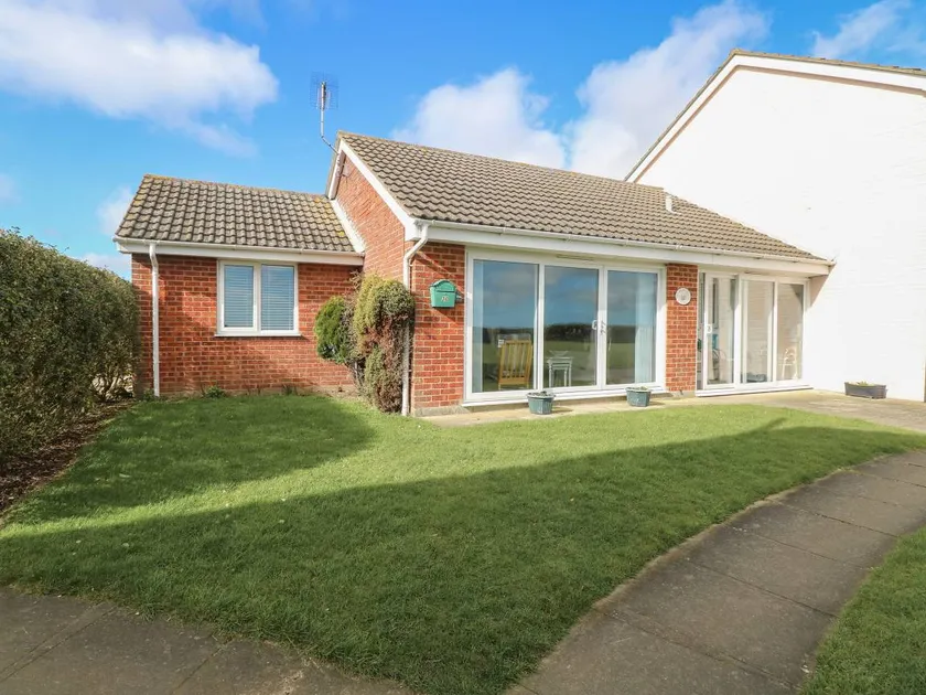 Cottage with garden - Image 1