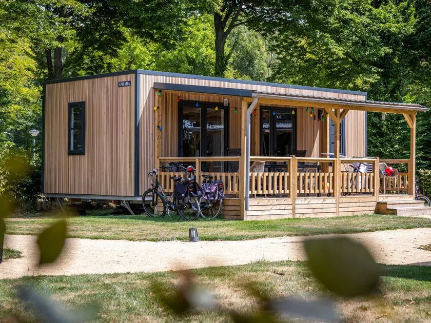 Child-friendly lodge with heated pool - Image 1
