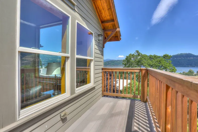 Holiday home with terrace & jacuzzi | City view - Image 1