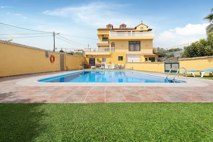 Vacation Home 'P Armonia Rural' with Sea View, Terrace, Shared Pool & Wi-Fi - Image 1