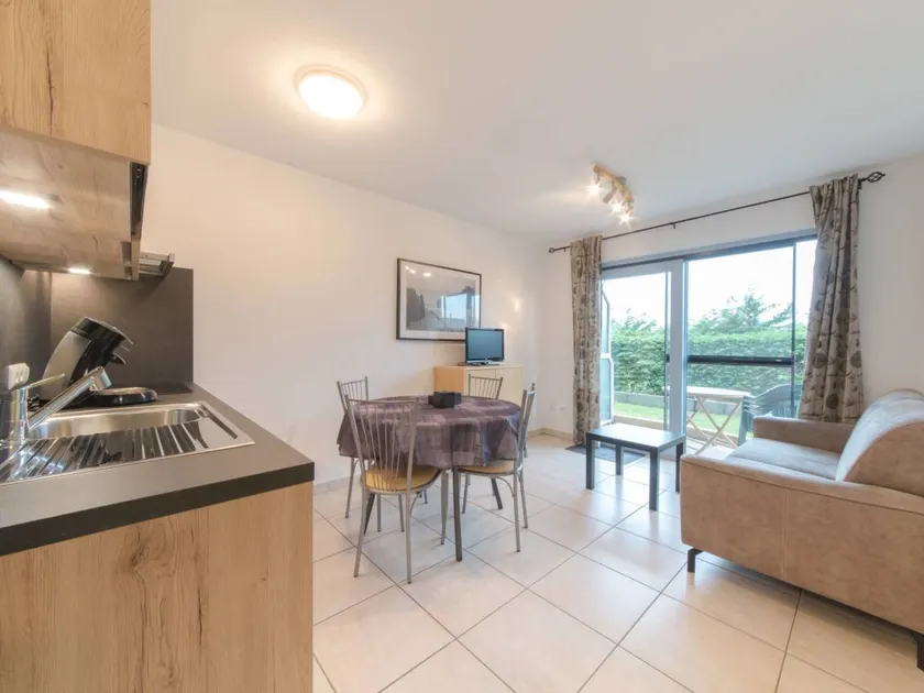 Apartment with heated pool, garden & terrace - Image 1