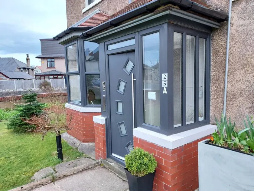 2 bed apartment 5min from sea in bare Morecombe - Image 1