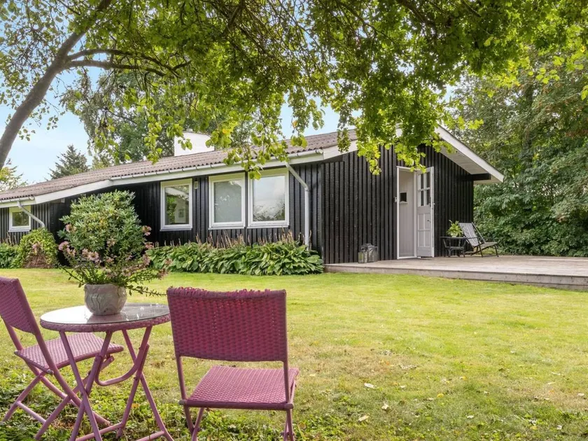 Child-friendly pleasant holiday home with terrace | Pets are welcome - Image 1
