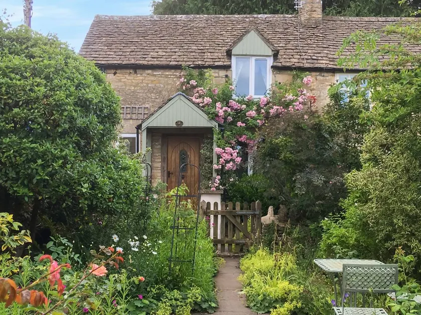 Cottage with barbeque & garden - Image 1