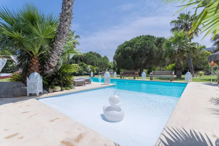 Guest Room "La Suite" with Shared Pool, Wi-Fi and Air Conditioning - Image 1