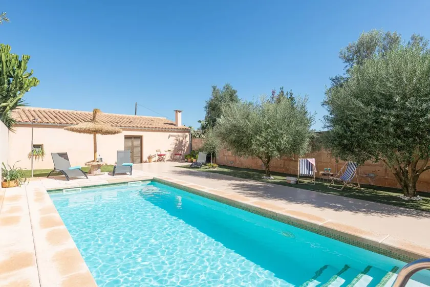Villa with terrace, private pool & garden - Image 1