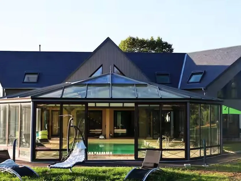 Architektenhaus mit beheiztem Pool und sicherem Park - Image 1