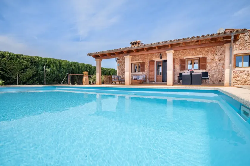 House with terrace, garden & barbecue | Garden view - Image 1
