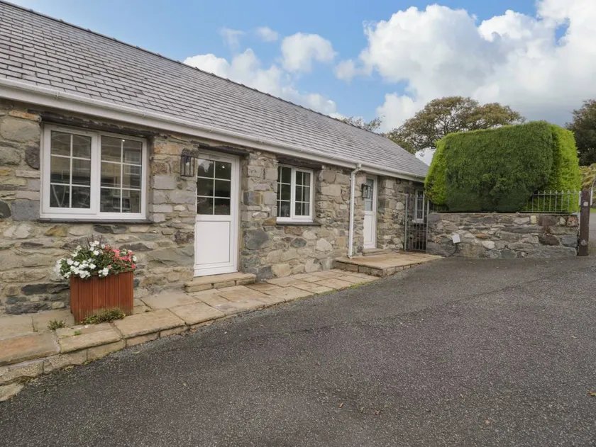 Children-friendly cottage with garden | Dogs allowed - Image 1
