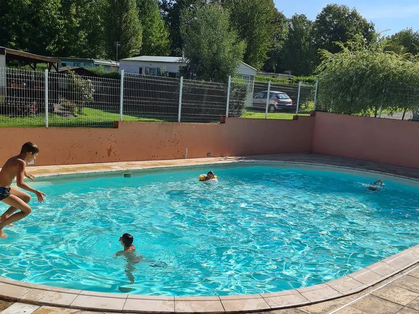 Bungalow con piscina climatizada y terraza - Image 1