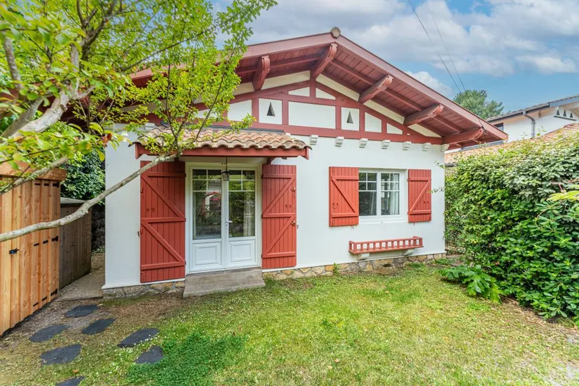 House with terrace & garden | Garden view - Image 1
