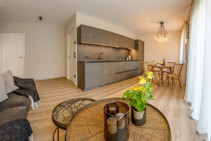 Flat with garden | City view - Image 1