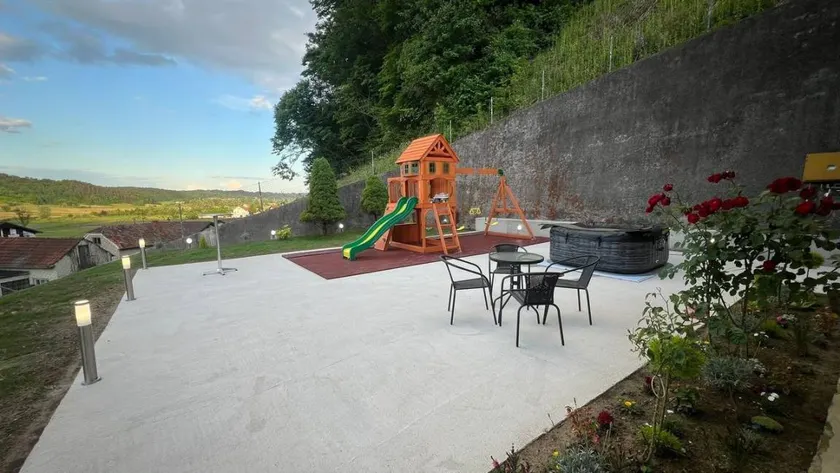 House with barbeque, hot tub & sauna - Image 1