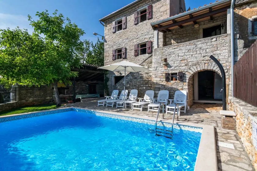 Charming villa with private pool, garden & BBQ | Pet-friendly - Image 1