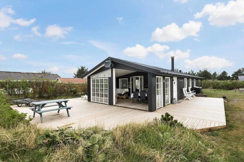 Nice holiday home with garden & terrace | Pets are welcome - Image 1