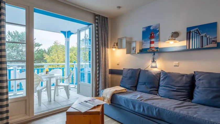 Flat with pool, terrace & sauna - Image 1