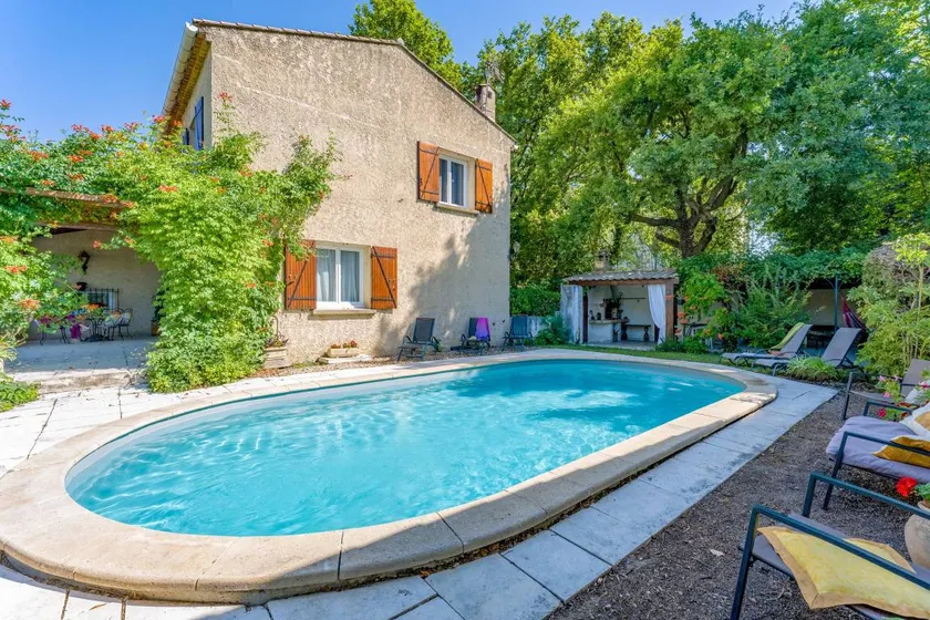 Villa conviviale et familiale avec piscine privée, jardin et terrasse | Vue ville - Image 1