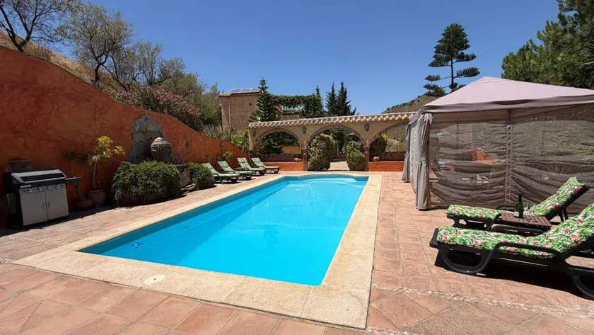 Holiday Home 'Casa Montes' with Lake View, Wi-Fi and Air Conditioning - Image 1