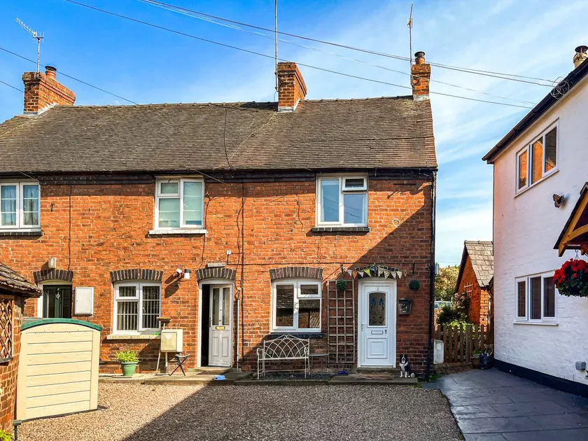 Cottage with garden | River view - Image 1