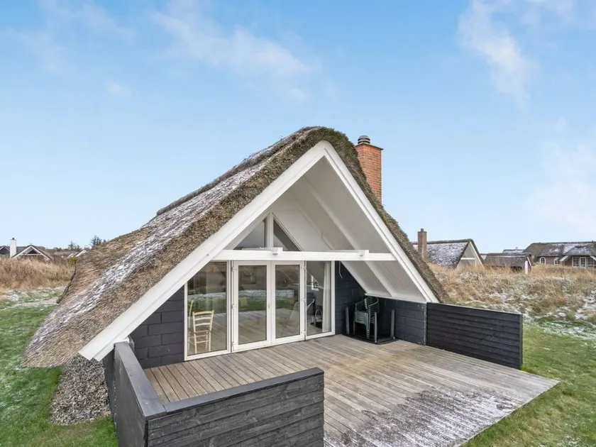 Holiday home with terrace - Image 1