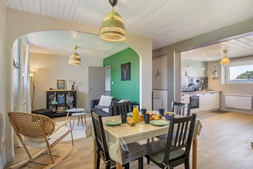 Family-oriented house with BBQ, terrace & garden | Pets allowed - Image 1