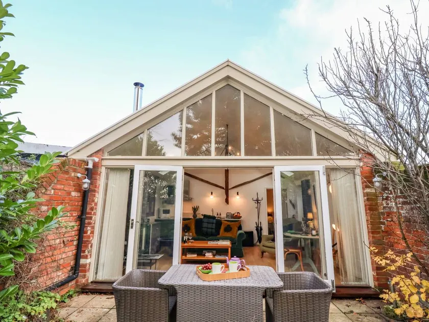Family-friendly cottage with garden | Pets allowed - Image 1